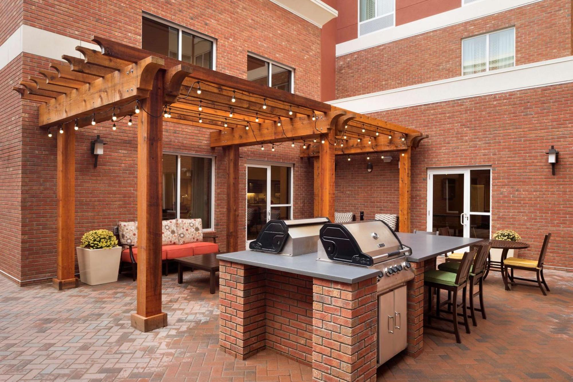Homewood Suites By Hilton Kalamazoo-Portage Exterior photo